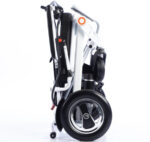 كرسي متحرك كهربائي من دكتور أورثو إطار أبيض ألومنيوم خفيف الوزن ينطوي كالشنطة مع محرك 350 وات وبطارية ليثيوم مسموح الصعود به علي الطائرة - Image 4